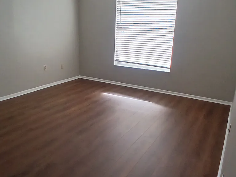 1374 Giles Ave — Photo 7