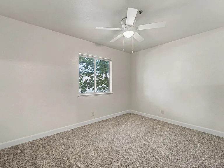 Melton Drive Apartments — Photo 40