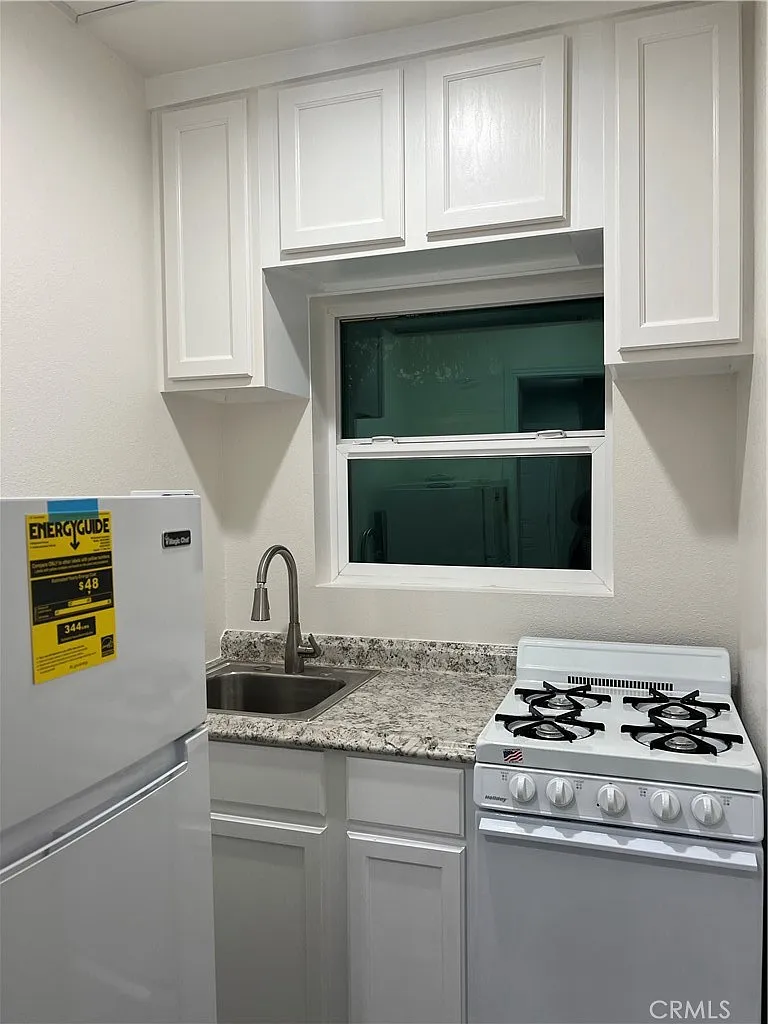 Studio, 800 sqft, $1,200 — Photo 3