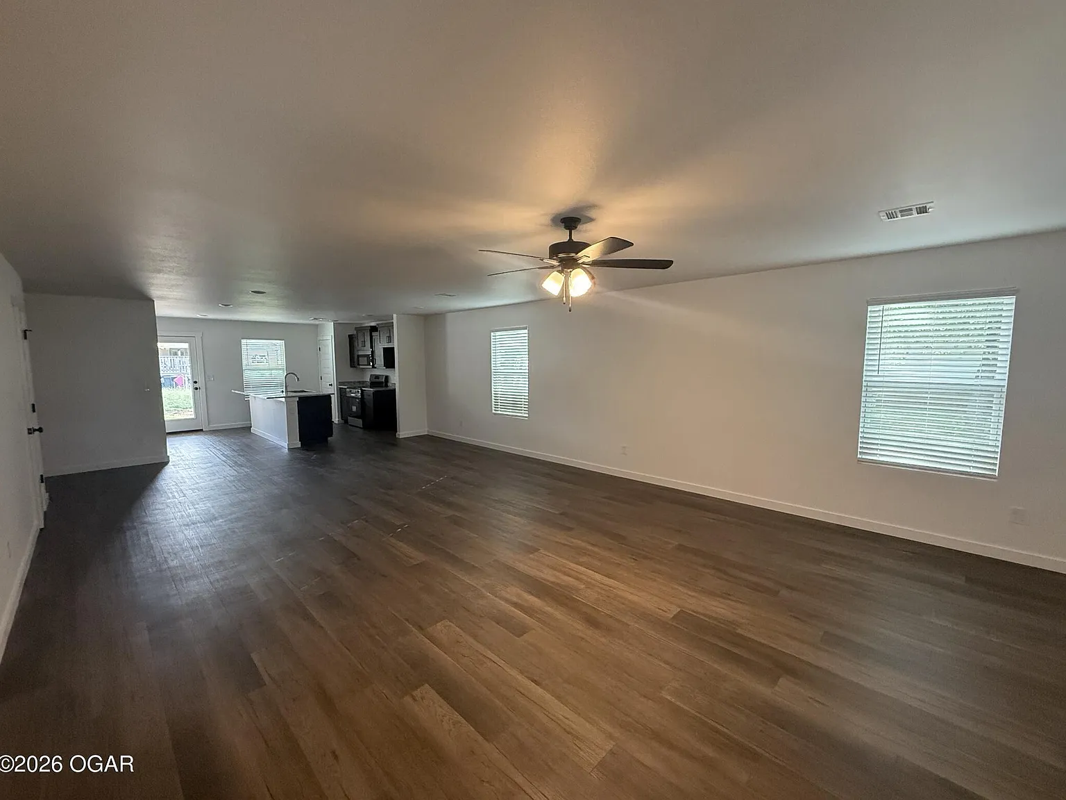 3 bed, 2.0 bath, 1555 sqft, $2,200 — Photo 2