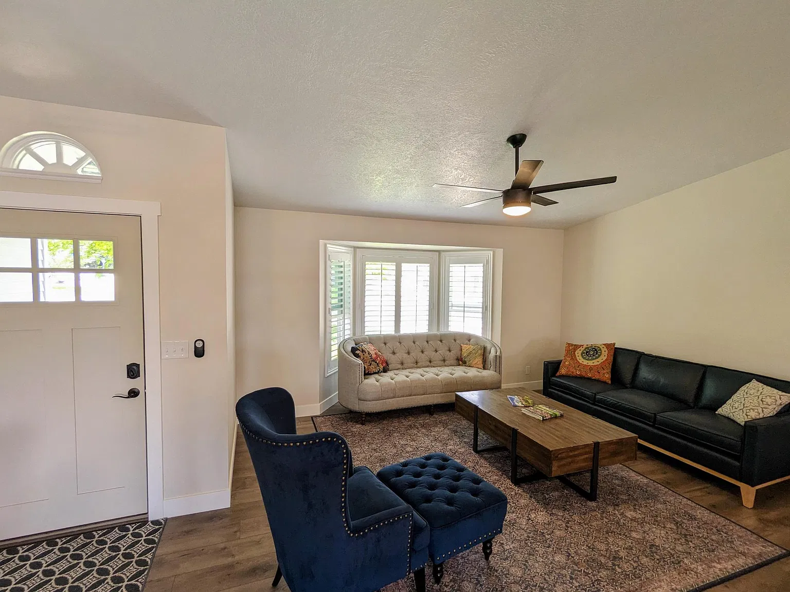 4 bed, 2.5 bath, 2350 sqft, $2,700 — Photo 3