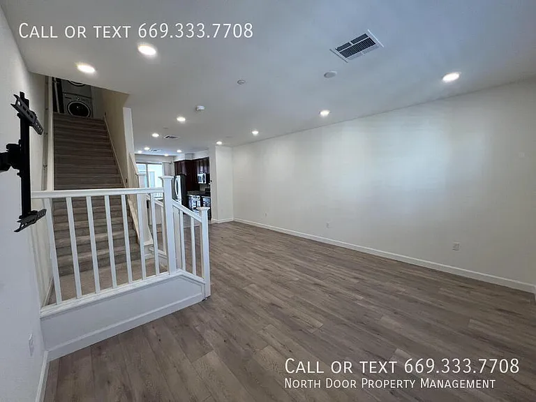2762 Ferrara Cir — Photo 11