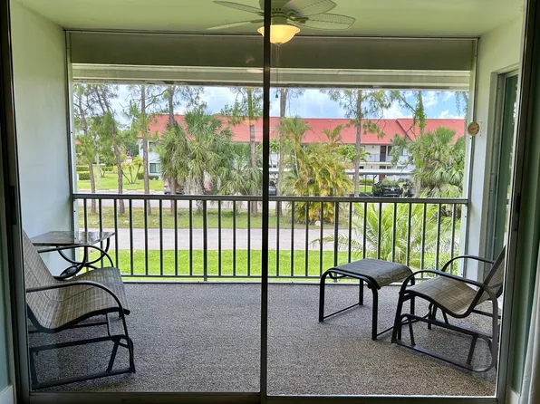 300 Valley Stream Dr, Naples, FL