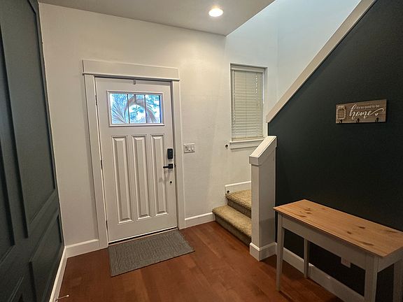Entryway/front door