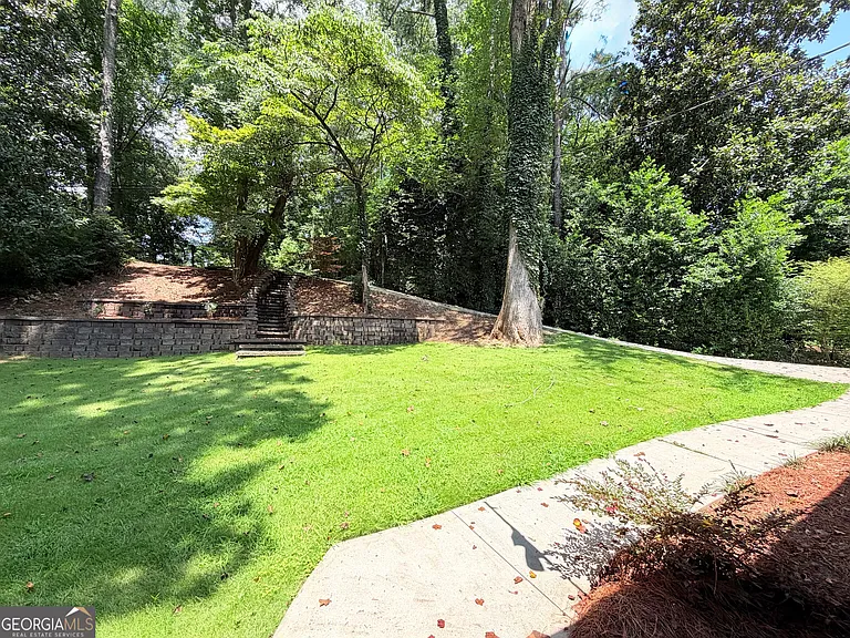 295 Redwood Dr SW — Photo 3