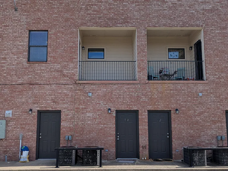 102 N Dallas St #202 — Photo 3