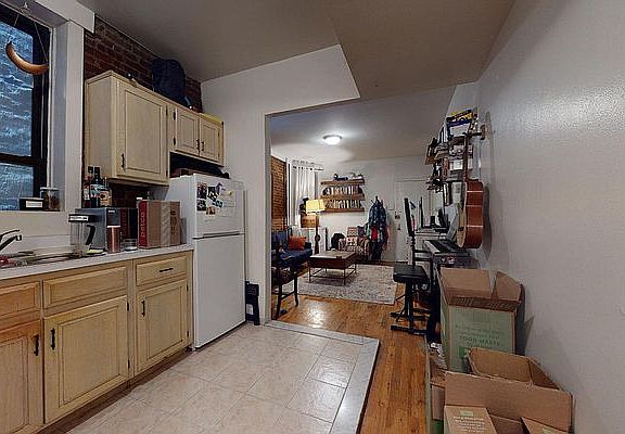 5th image of 7 W 103rd St APT 1B