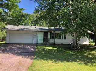 325 E Division St, Iola, WI 54945