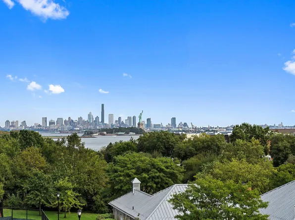 30 Freedom Way image 2 of 38