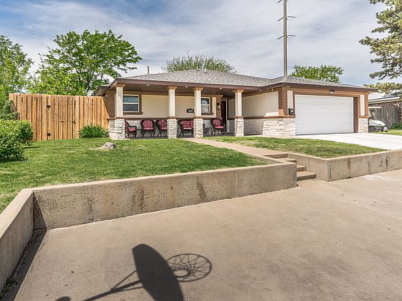2nd image of 3820 Holiday Dr