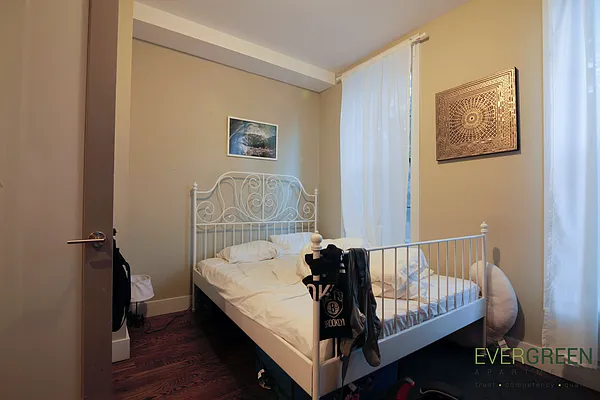 Rented by Evergreen Apartments BK | media 13