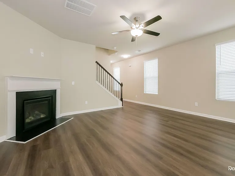 516 Dasheill Ln — Photo 3