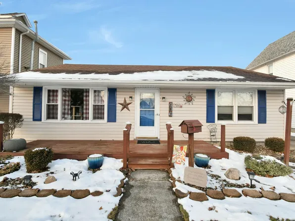 406 W Emerald St, Willard, OH 44890
