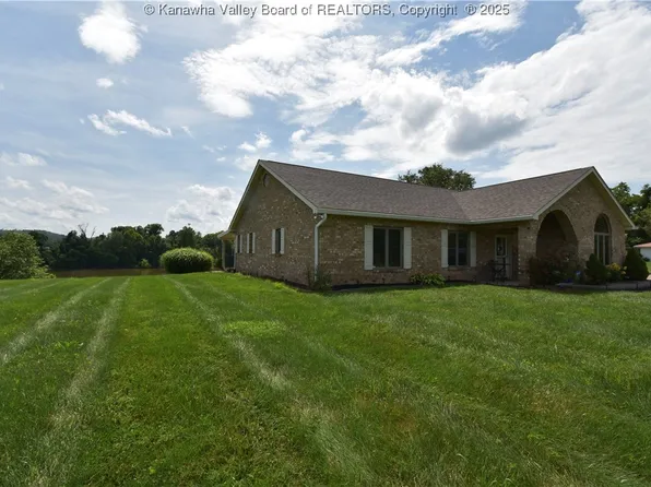 379 River Ln, Red House, WV 25168