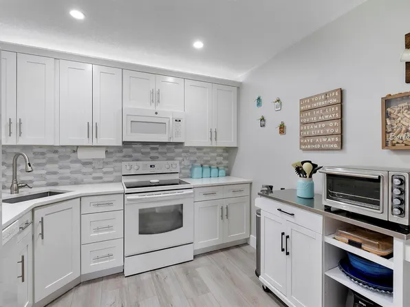 3392 NW 47th Ave, Coconut Creek, FL 33063