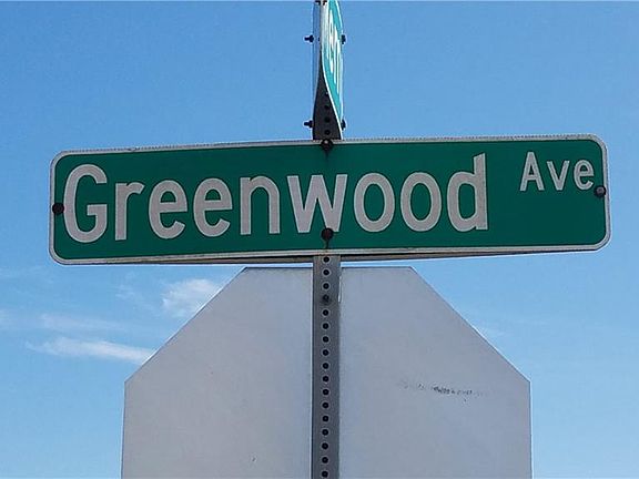 5th image of 15464 Greenwood Ave