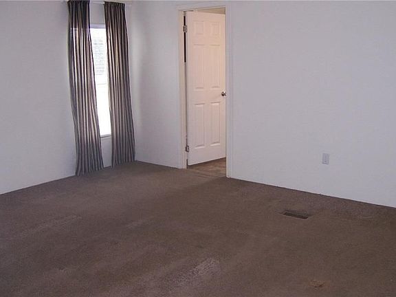 4th image of 705 E Cottage Hill Pkwy