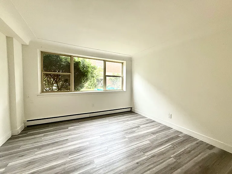 169 Park Row S — Photo 2