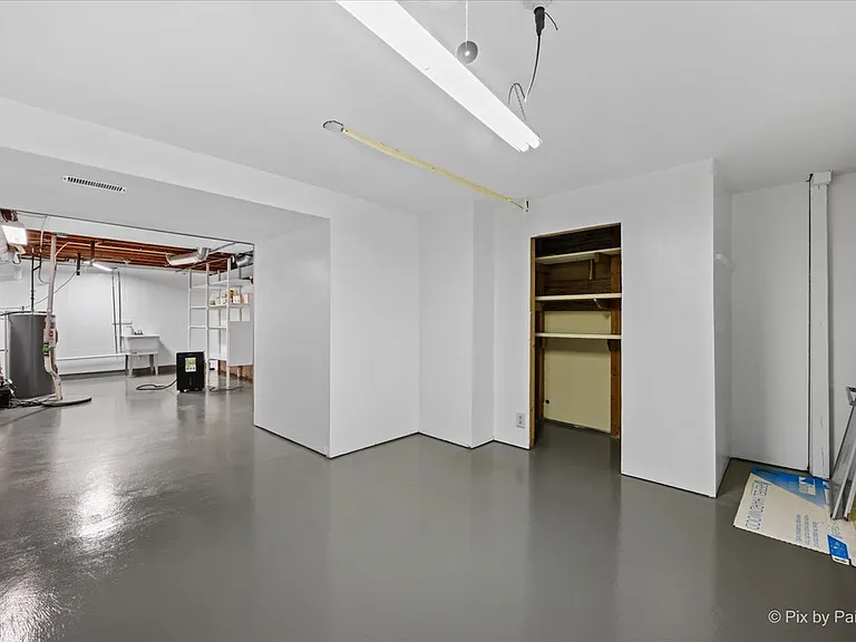 702 N View St — Photo 27