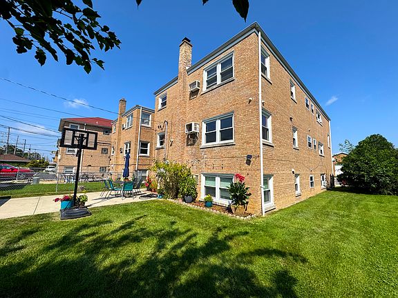 3rd image of 8443 W Cermak Rd APT 1