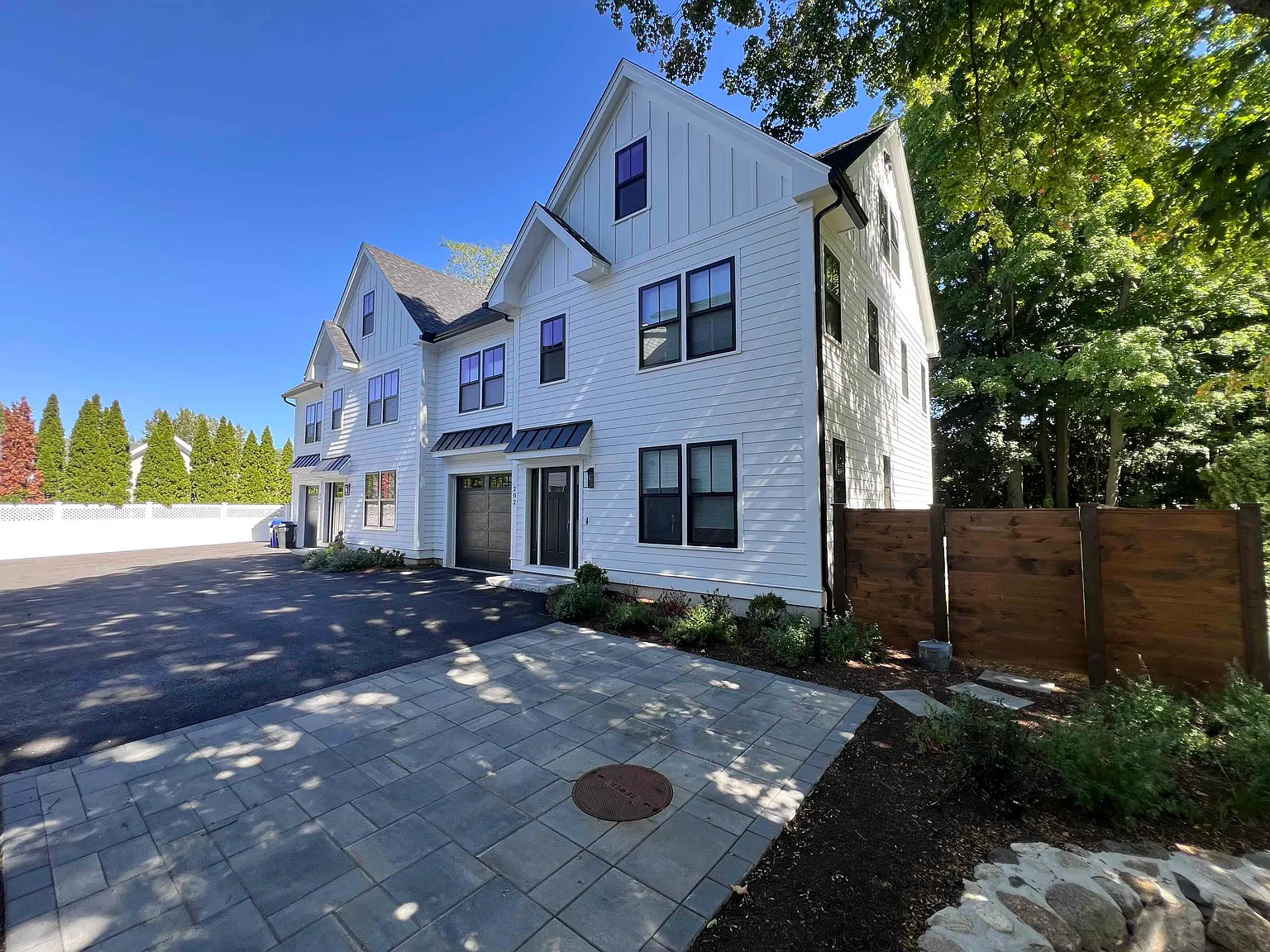 4 bed, 3.5 bath, 2871 sqft, $5,300 — Photo 2