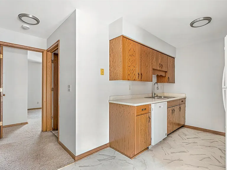 16 W Klubertanz Dr — Photo 8
