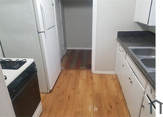 4th image of 3811 NE 22nd Ave