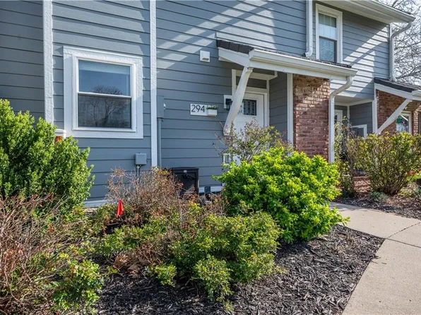 294 NE Bayview Dr, Lees Summit, MO 64064