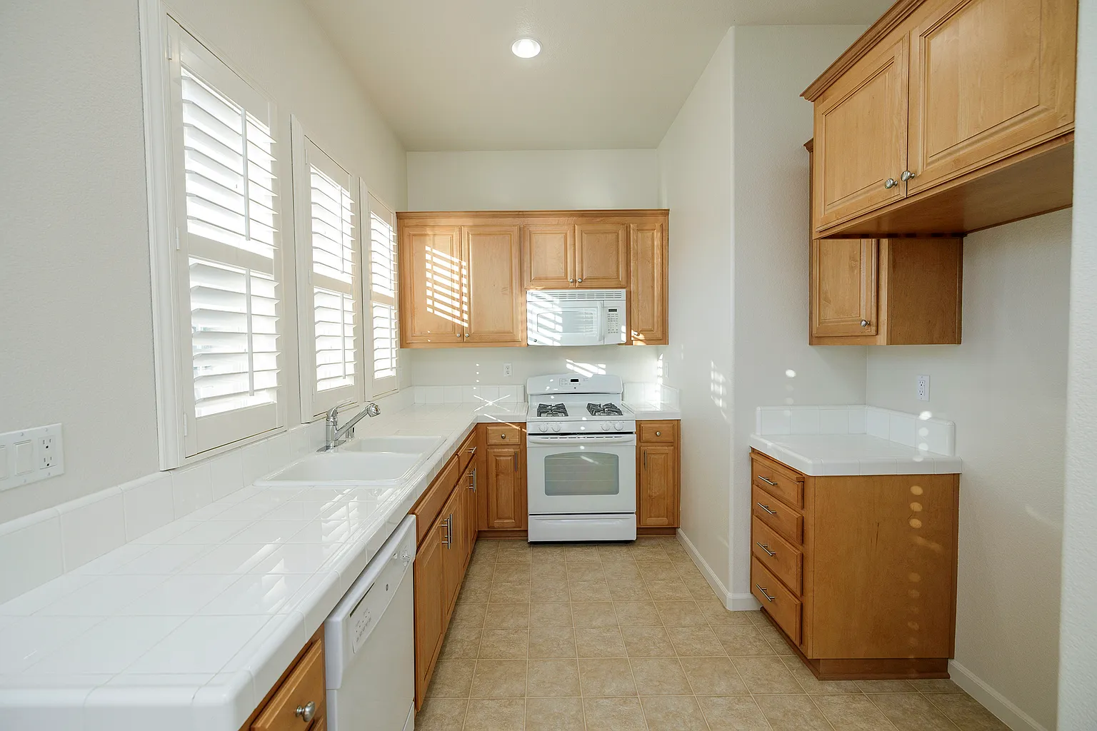 650 Canterbury Cir #Adu photo 1