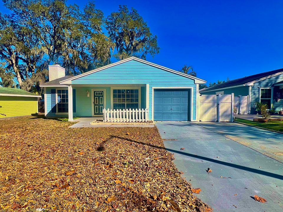 1st image of 3863 Lake Shore Dr