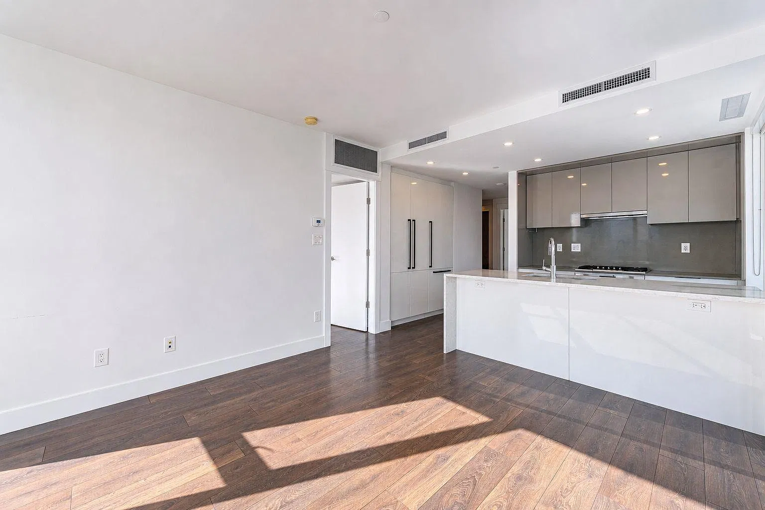 2 bed, 779 sqft, $3,100 — Photo 1