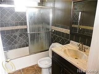 5th image of 9477 Essex St