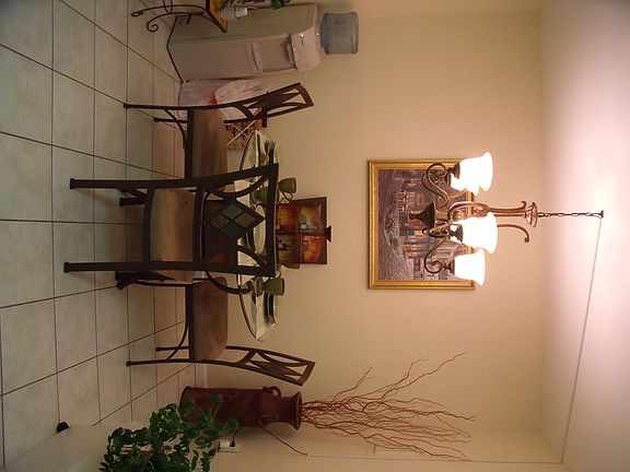 3rd image of 105 Williamsburg Ln