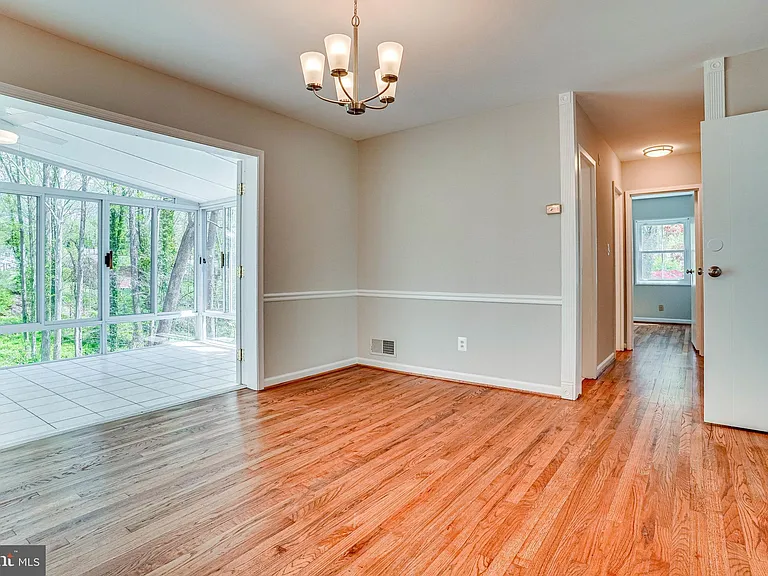 7430 Hastings St — Photo 14