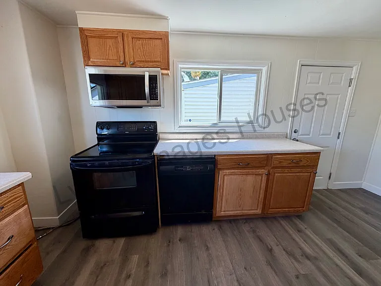1010 W 20th St — Photo 12