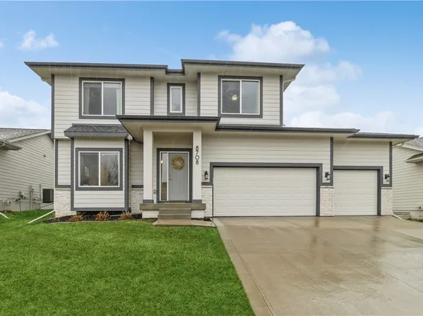 8708 Highland Oaks Dr, Johnston, IA 50131