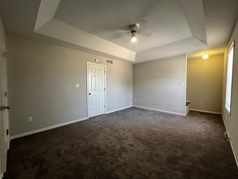102 Albany Dr — Photo 13