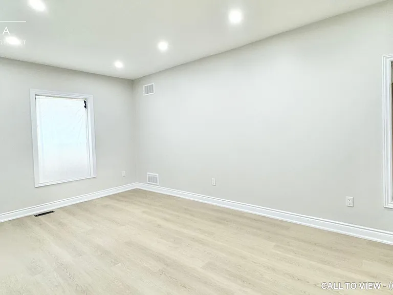 72 Burlington St E — Photo 2