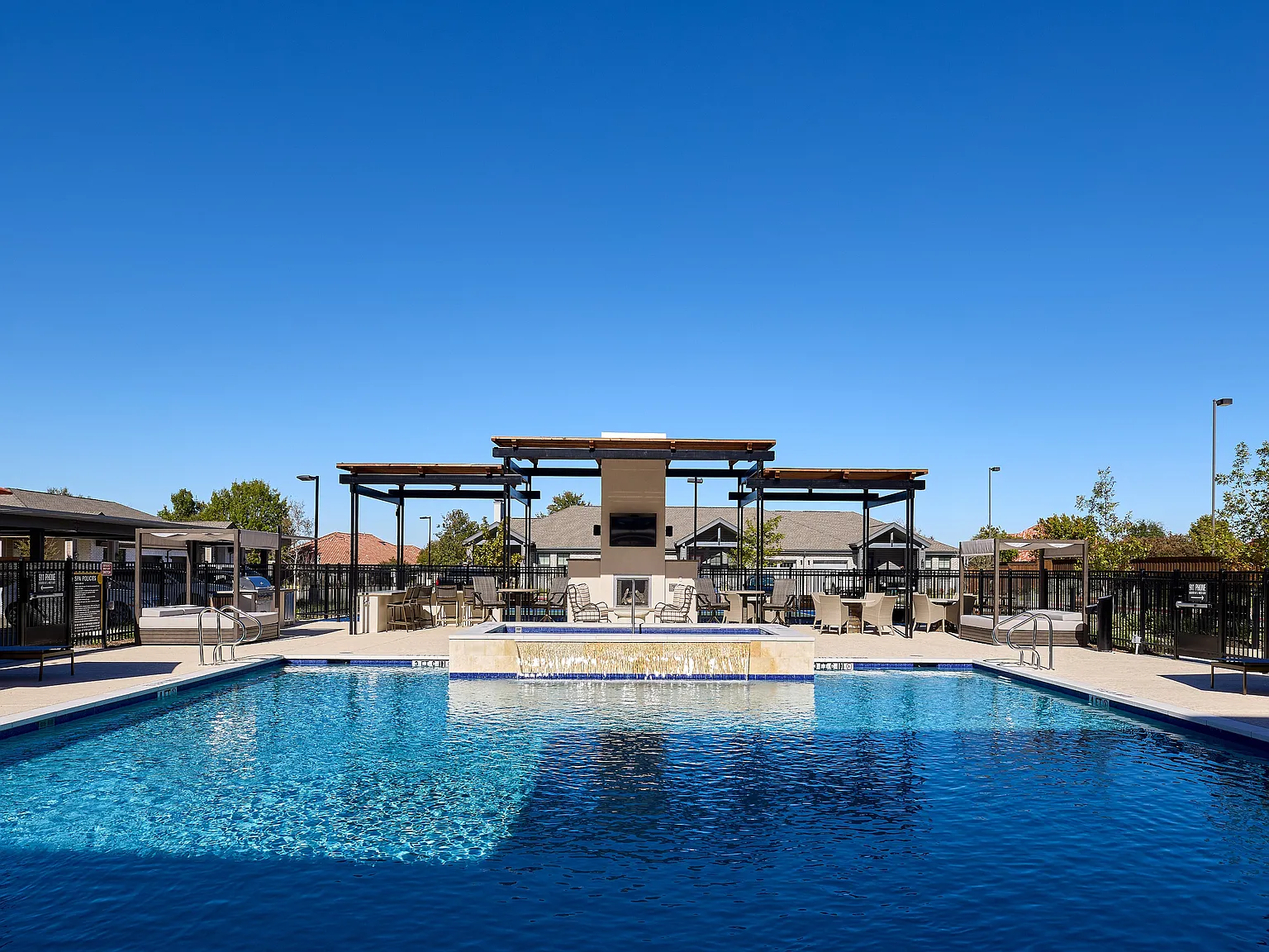 Avenida Carrollton - 55+ Active Adult Apartment Homes — Photo 2