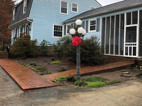 3rd image of 581 Hillwood Dr