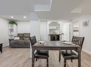 3 Sanctbury Pl, Toronto, ON M9C 4M4