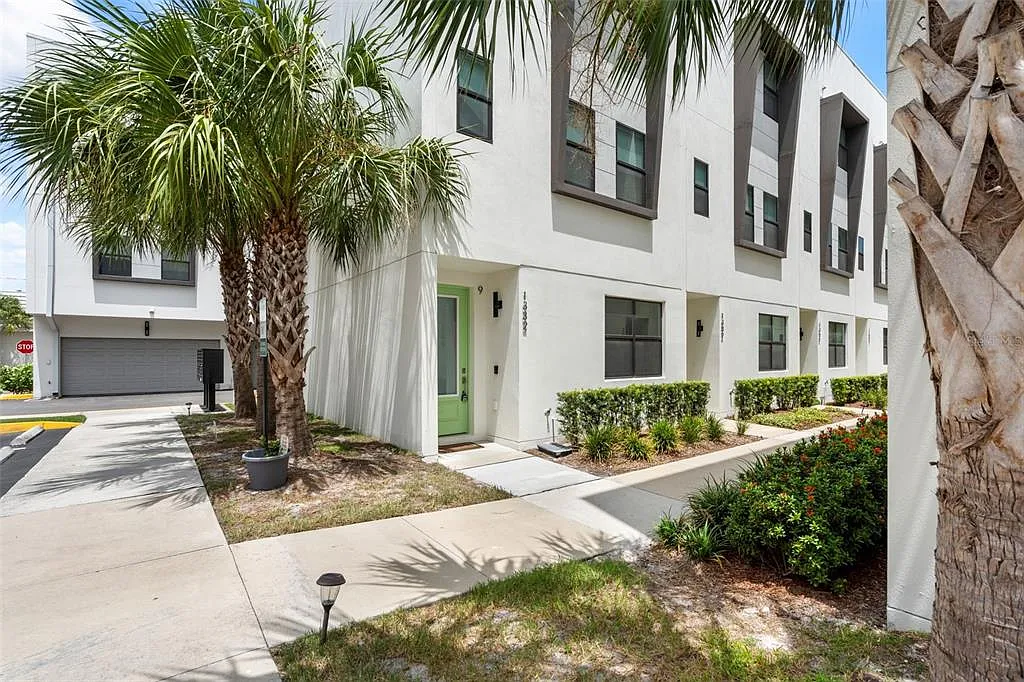 3 bed, 3.5 bath, 2097 sqft, $4,800 — Photo 1