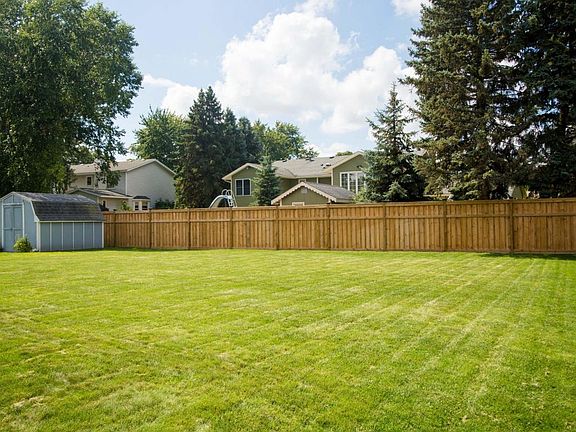 3rd image of 3745 Arapaho Dr SW