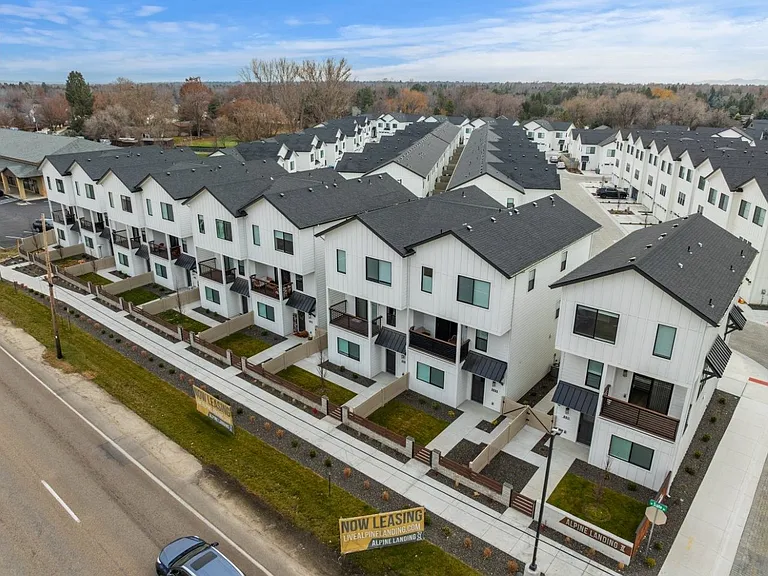 Alpine Landing Townhomes — Photo 22