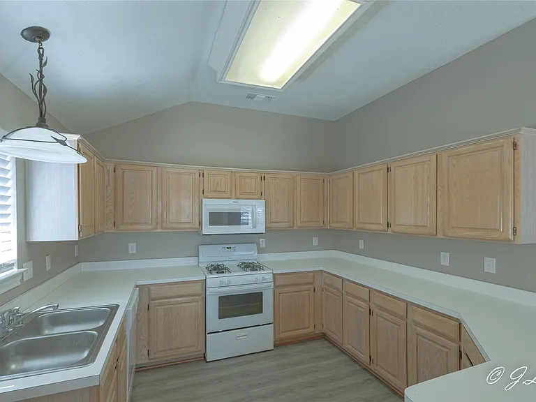 8116 Ship St — Photo 10