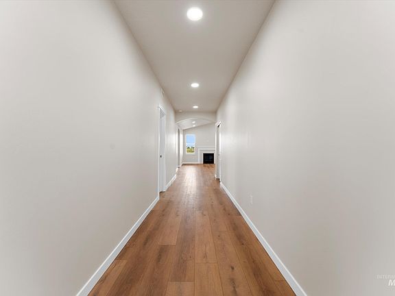 4th image of 5620 E Arrosa Street Block #5-lot 26