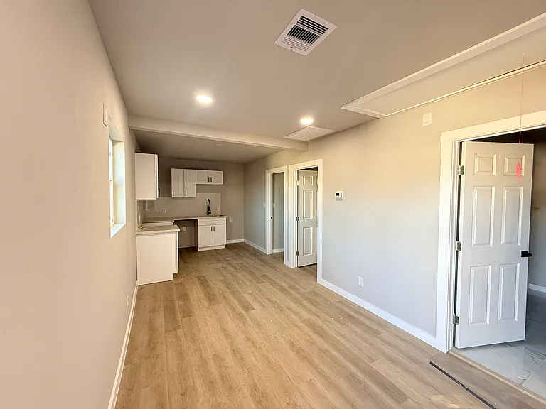 2209 Gano St #4 — Photo 8