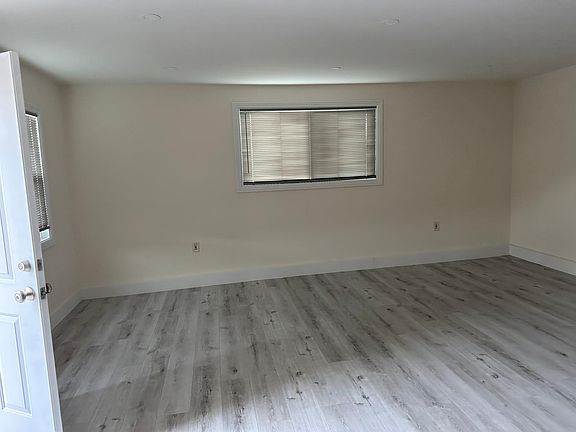 3rd image of 16423 Maidstone Ave