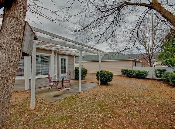 3rd image of 1008 Brisbane Ln SE