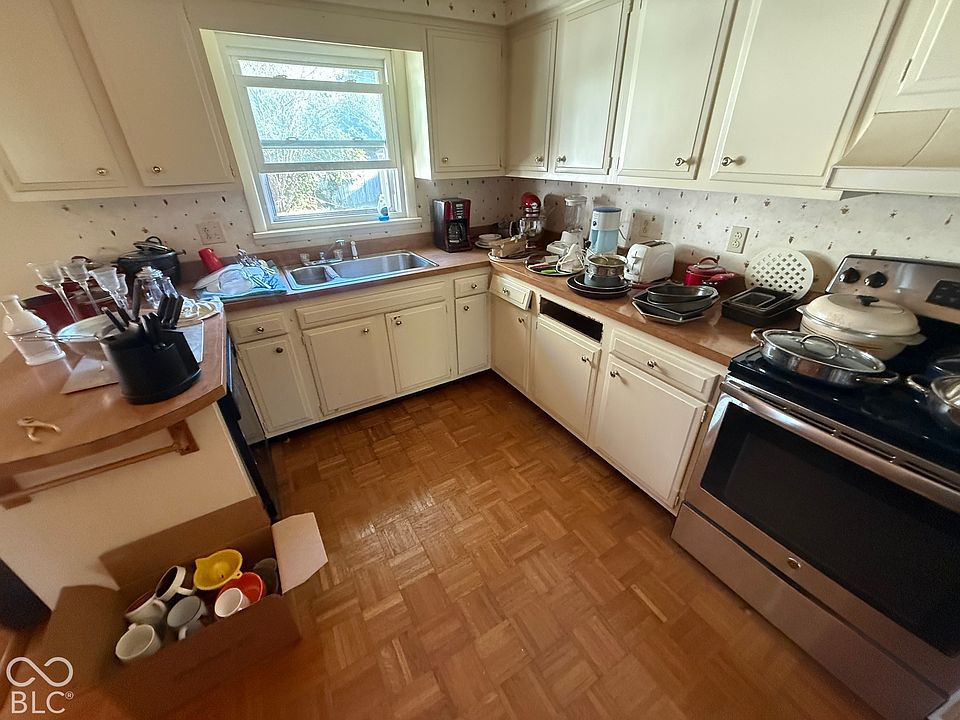 2nd image of 462 Manor Dr